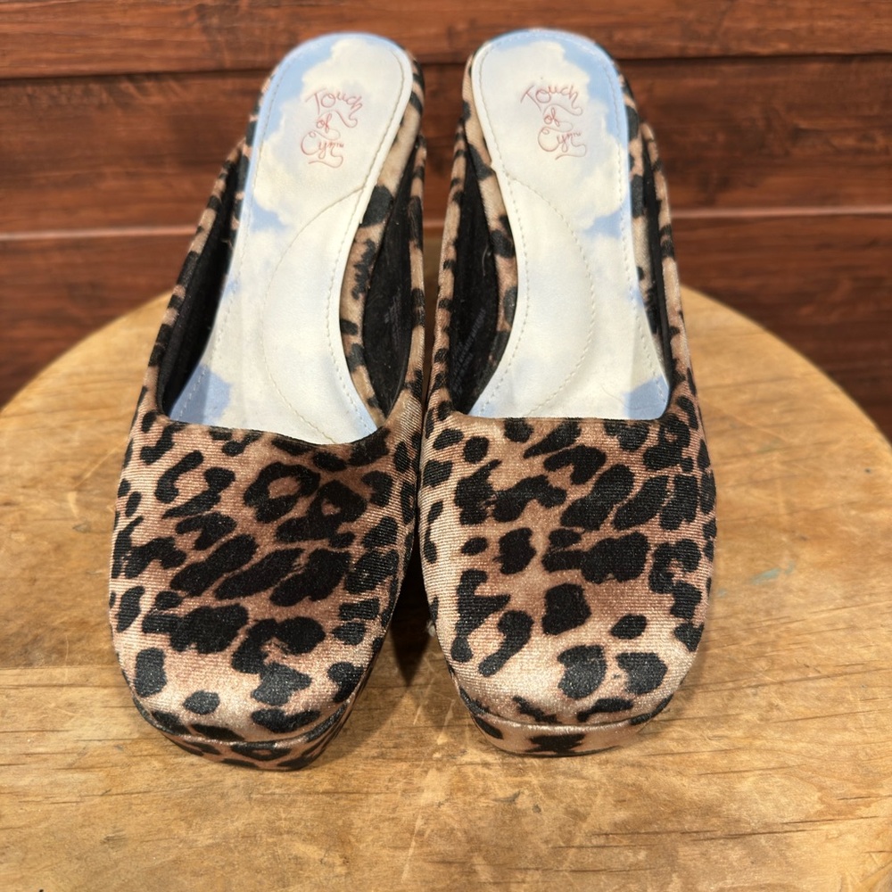 Gently used
High heels
Size 61/2